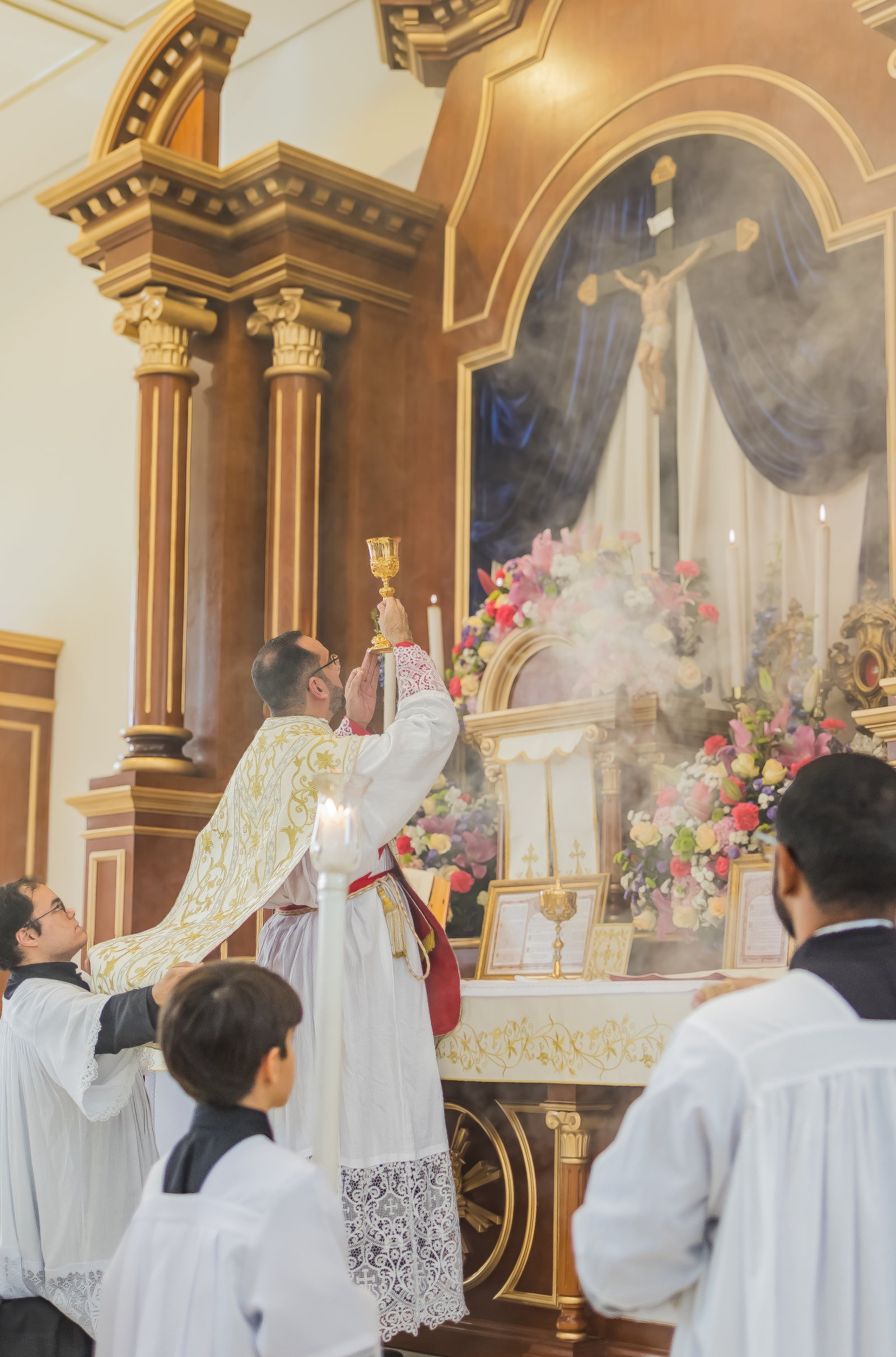 Casamento católico fotografado pela Caritatem Fotografia dentro da igreja