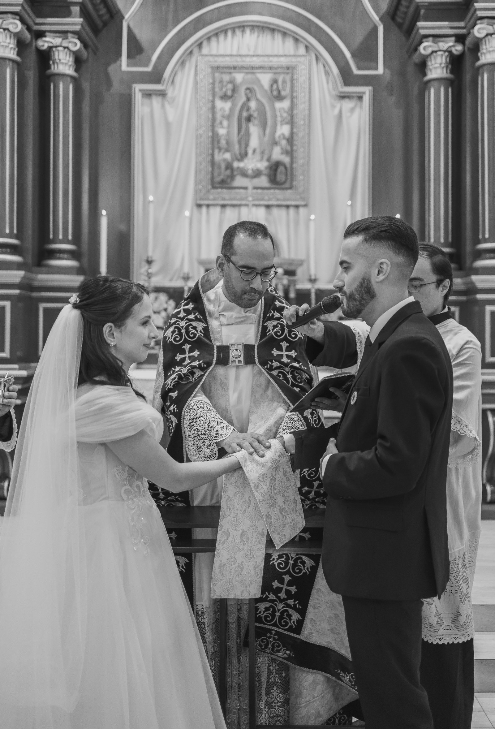 Momento reverente em casamento católico